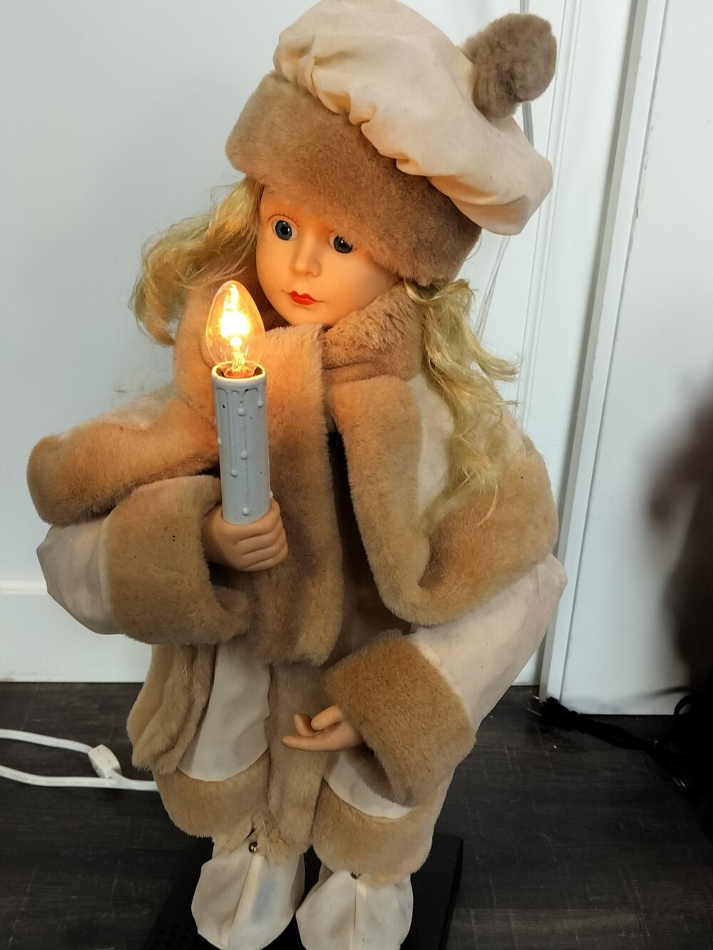 VINTAGE 1990's 24" Rennoc "Golden Girl", Illuminated; PLS READ!